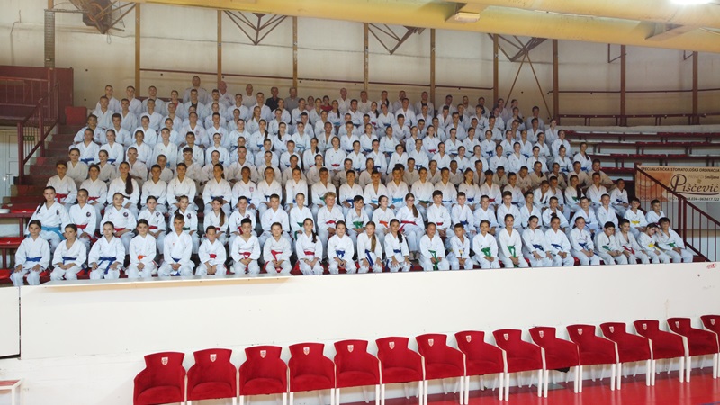 Praznik borilačkih veština u Čačku: Na karate kamp stiglo 300 mališana spremnih da savladaju tehnike ovog plemenitog sporta/ Foto: RINA
