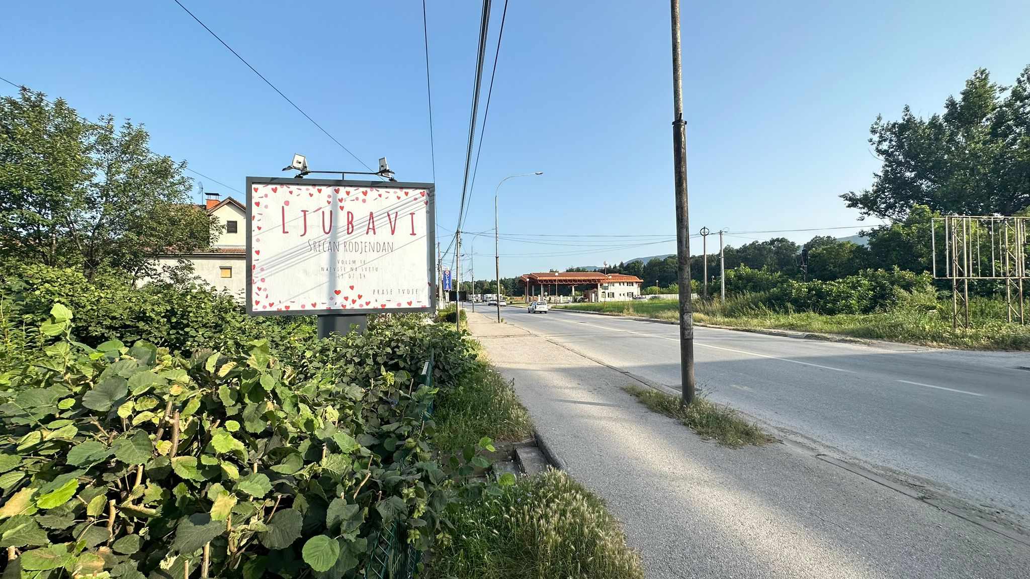 Nesvakidašnji bilbord pojavio se u gradu na Moravi / foto: RINA