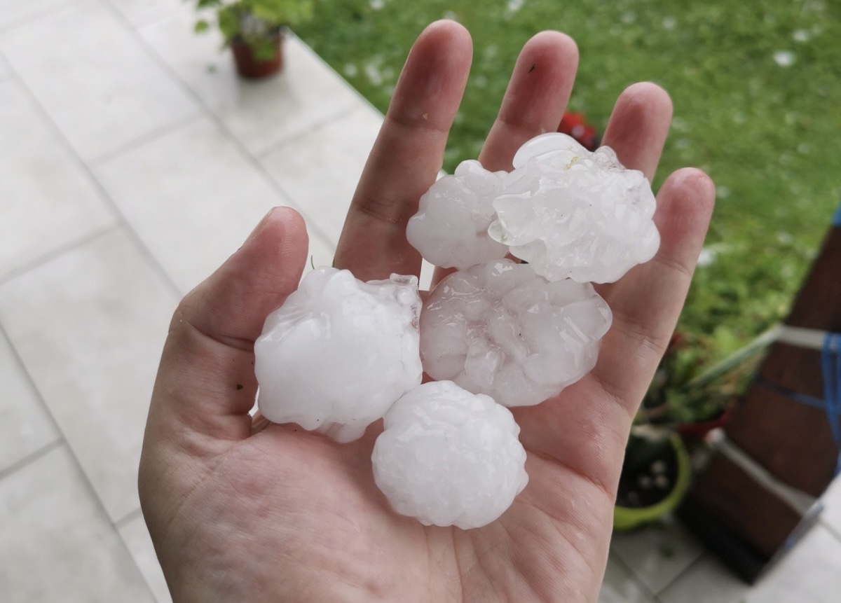 Jak i krupan grad pogodio sela u okolini Čačka / foto: RINA