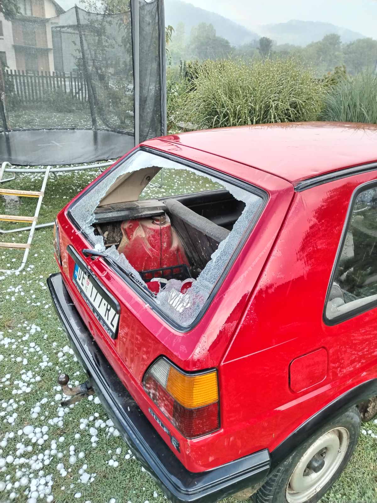 Katastrofa u Arilju: Nezapamćeno nevreme praćeno prejakim gradom lomilo stakla i crepove, potpuno uništeni malinjaci i kupinjaci u nekoliko sela (FOTO)(VIDEO)