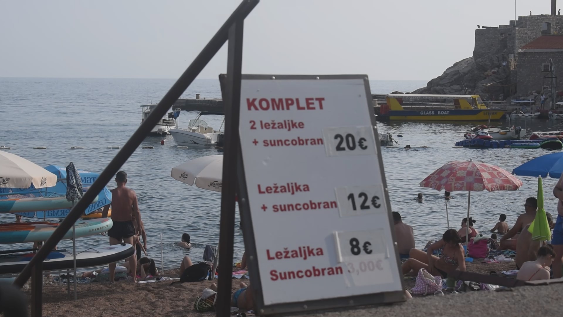 Paprene cene ovog leta u Budvi / foto: RINA