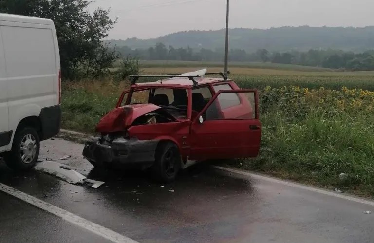 Prve slike sa mesta teške saobraćajne nezgode kod Topole / foto: RINA