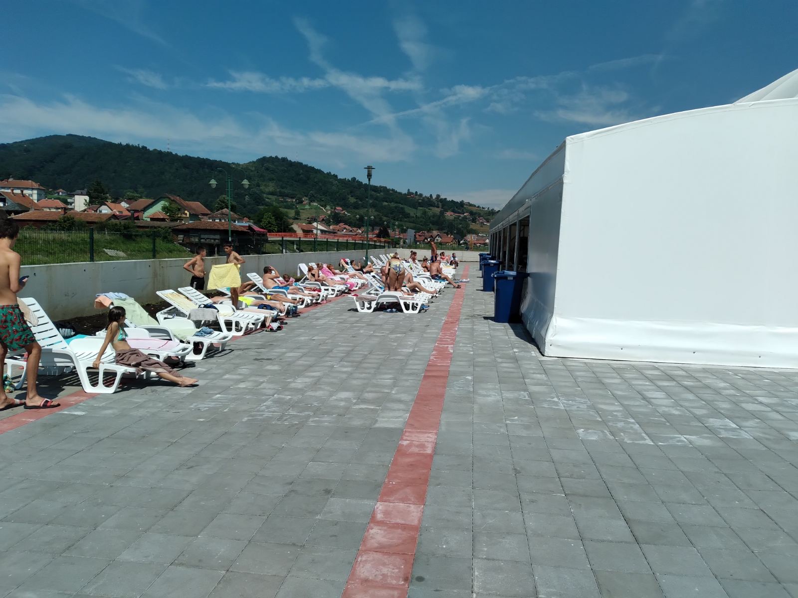 Jedino Dragačevci imaju ovo: Guča prva dobila zatvoreni bazen, biće natkriven kupolom i napunjem toplom vodom kako bi se kupali i kad prođe leto (FOTO)