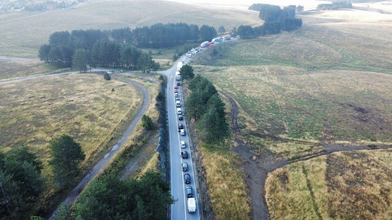 Direktan sudar dva putnička vozila na magistrali kod Zlatibora: Na licu mesta vatrogasci i Hitna pomoć, saobracaj obustavljen (FOTO)(VIDEO)