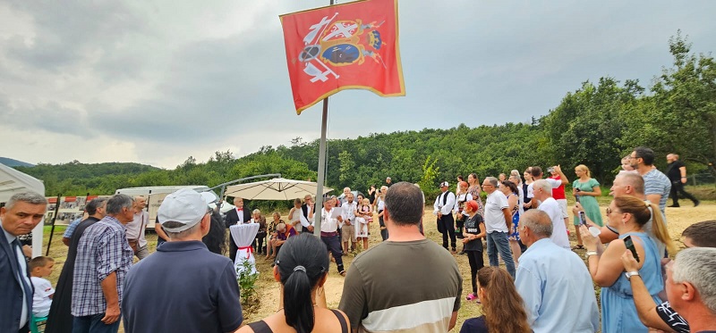 Opet se vije junačka zastava u srcu Srbije / foto: RINA
