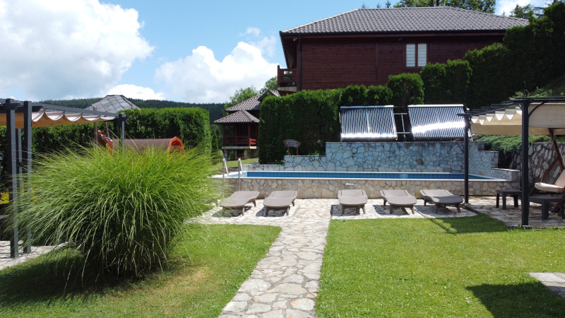 Nije luksuz samo na elitnim mestima - sauna, bazen i teretana usred sprskog planinskog sela: Obradovići sa Katića na Mučnju pokazali kako može da cveta turizam mimo Zlatibora i Kopaonika (FOTO)