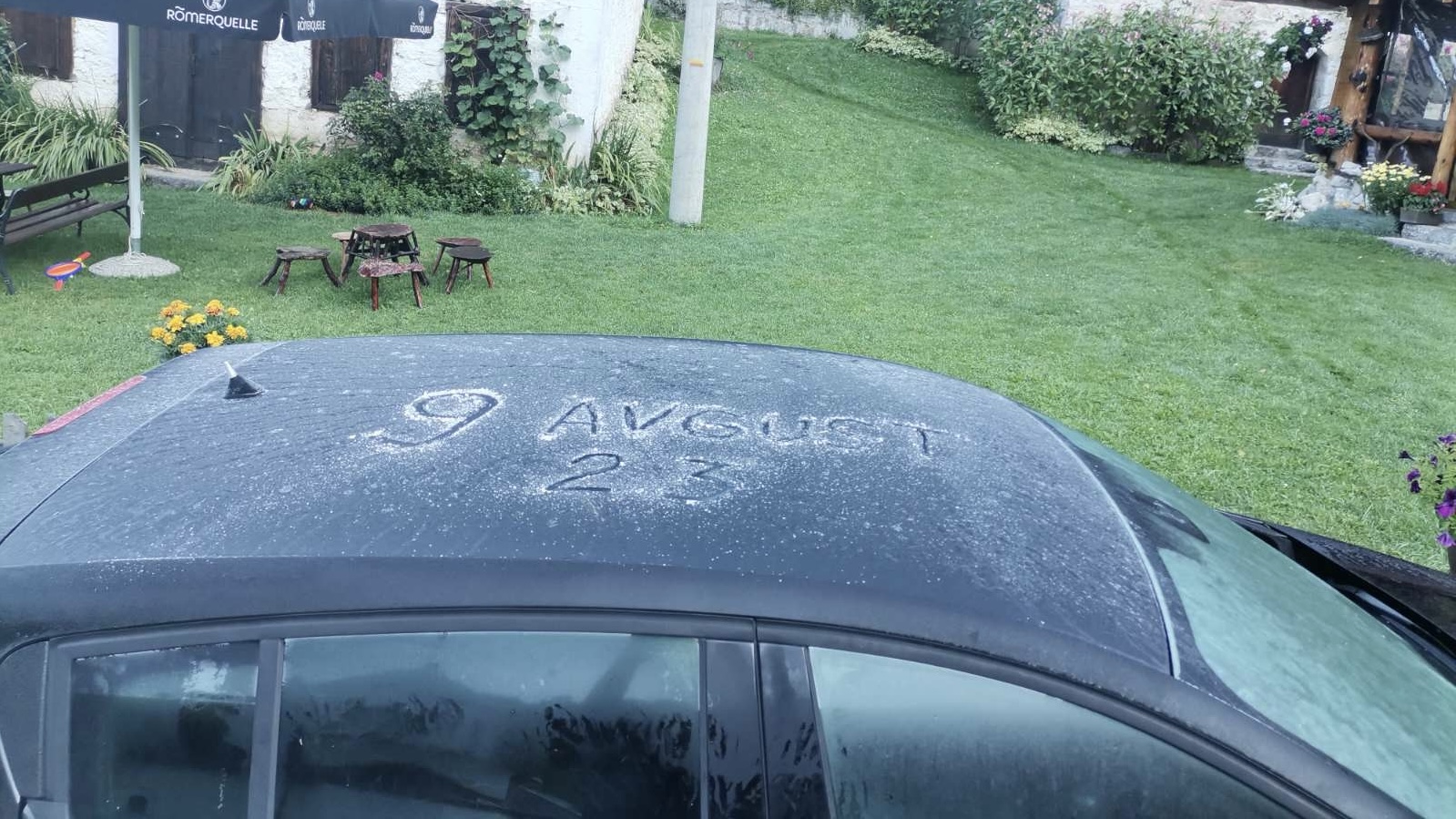 Osvanulo ledeno jutro usred leta u selu Štitkovo / foto: RINA, Milojko Čkonjević