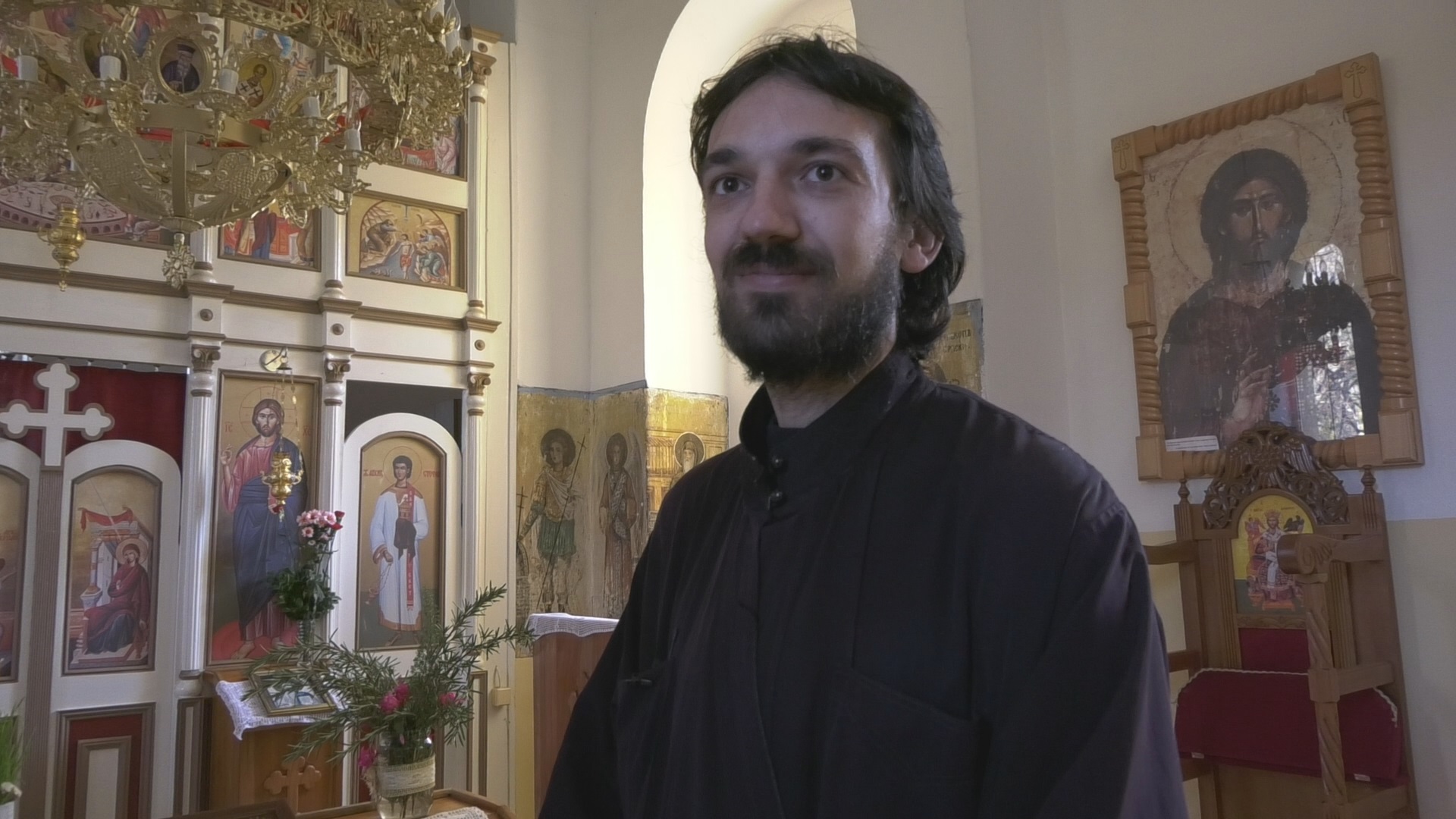 Sveštenik Aleksandar i njegova supruga nakon molitve u Strmostenu dobili su dete / foto: RINA