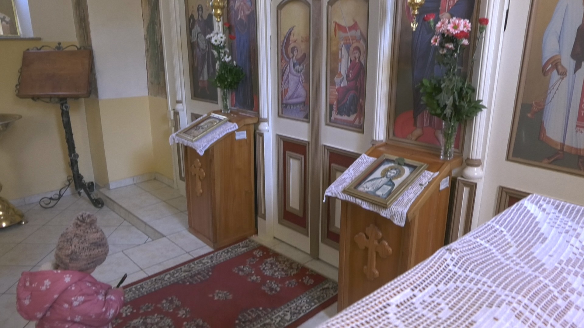 Sveštenik Aleksandar i njegova supruga nakon molitve u Strmostenu dobili su dete / foto: RINA