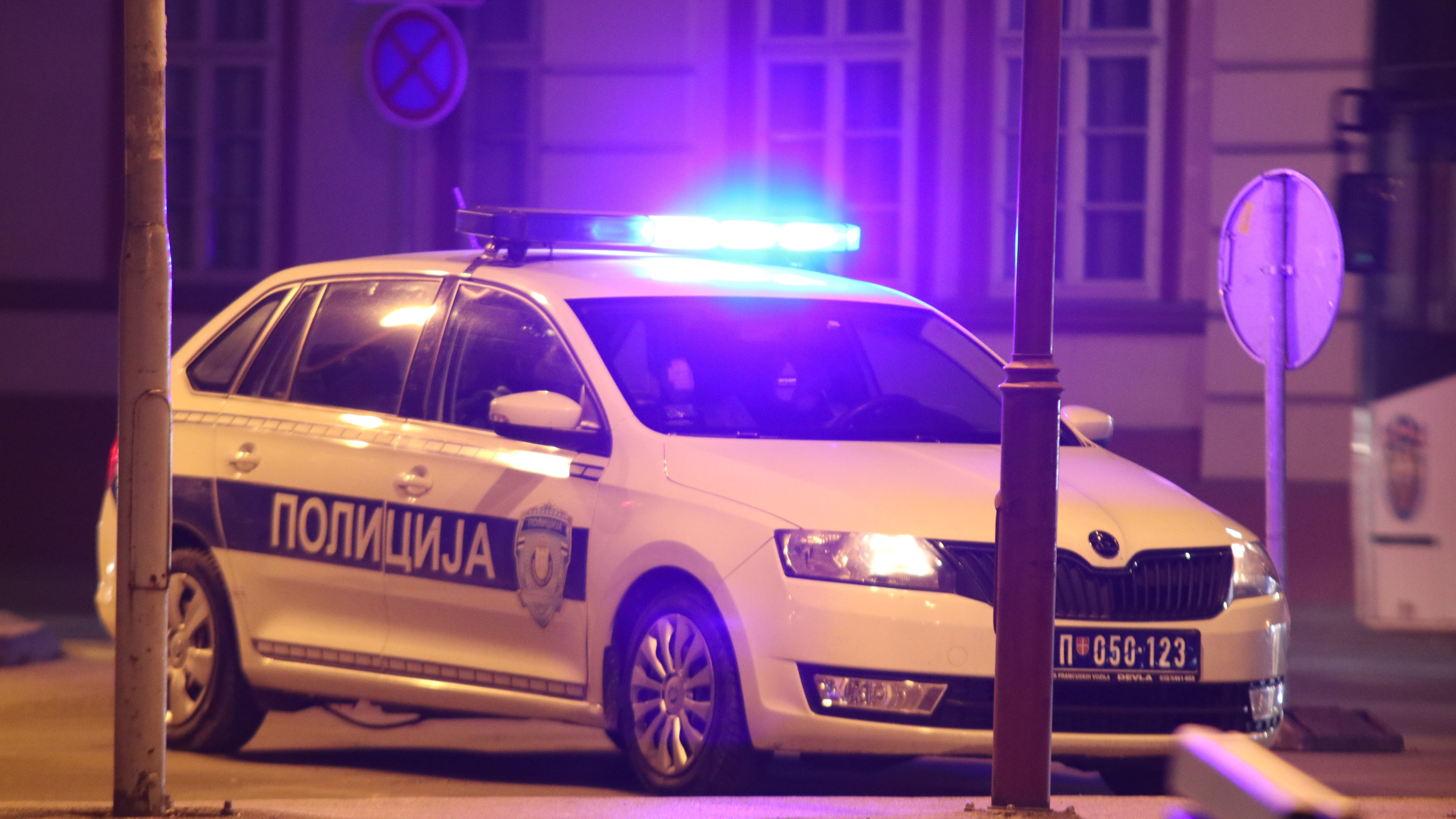 Krao sve što mu se pod rukom našlo: Arandjelovčanin od vlasnice stana oteo preko 7.000 evra, a od maloletnice mobilni telefon zbog čega je završio iza rešetaka