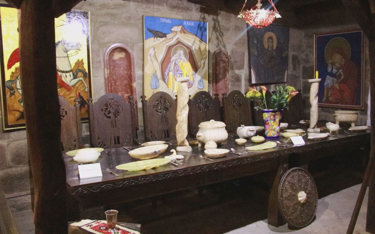Željko preko 30 godina skupljao unikatne predmete i napravio istorijski raj / foto: RINA