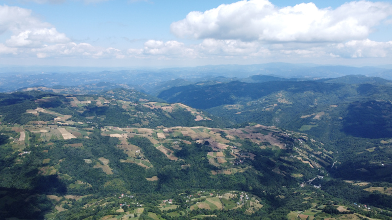 Nestvaran pogled sa Jerininog grada na Mučnju, vidikovac pun posetilaca / foto: RINA