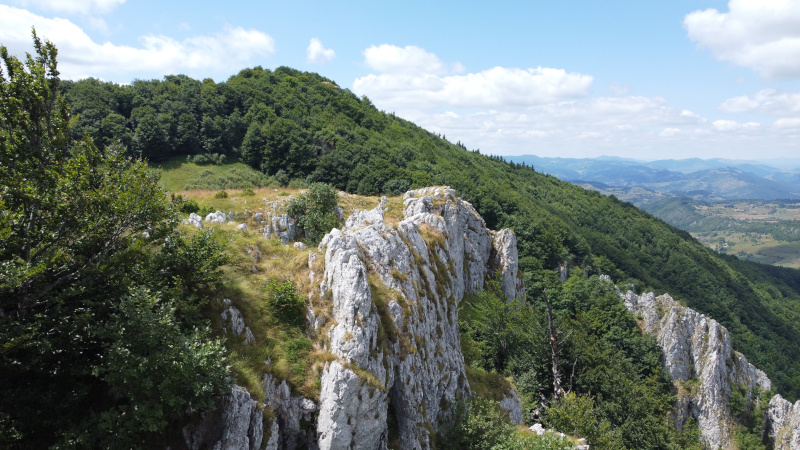 Nestvaran pogled sa Jerininog grada na Mučnju, vidikovac pun posetilaca / foto: RINA