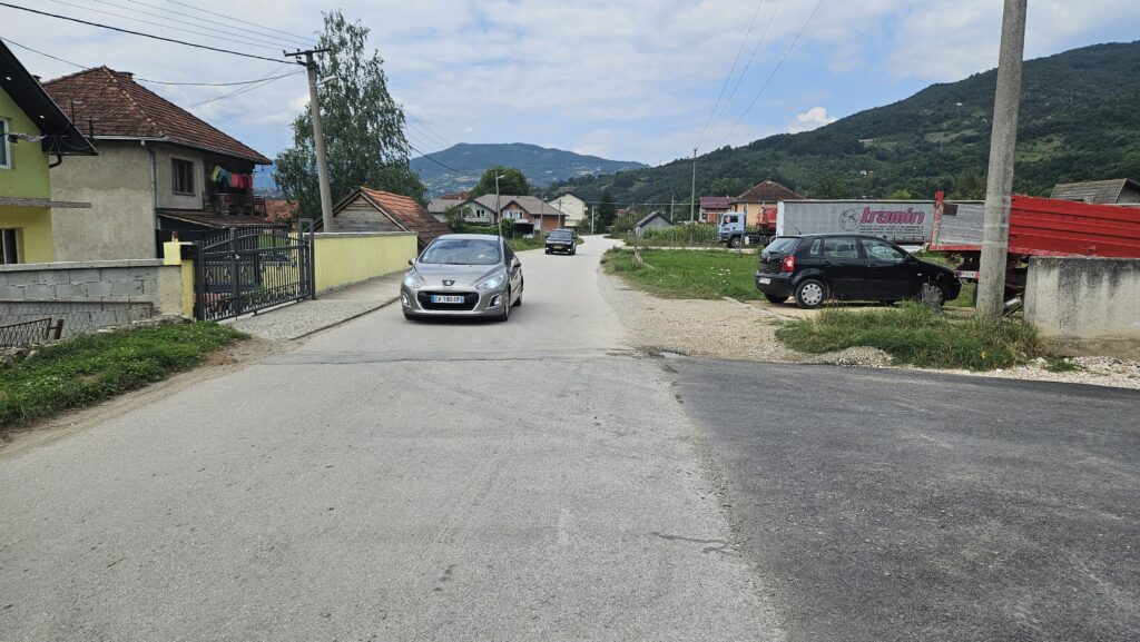 U ovom mestu gradjani se ne osećaju bezbedno zbog nesavesnih vozača: Sada im se se staje na put, postavljaju se ležeći policajci u prijepoljskom naselju Ivanje