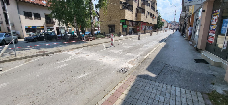 Na ovo su Ivanjičani čekali sedam decenija: Počela rekonstrukcija glavne ulice u ovoj opštini, vrednost investicije preko 200 miliona dinara (FOTO)