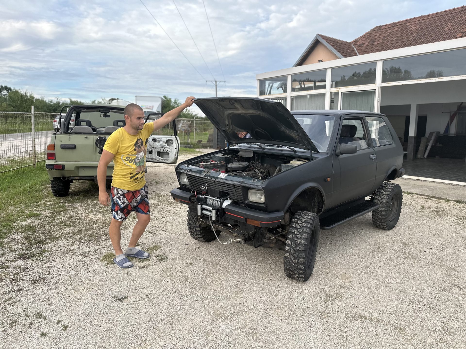 Miloš iz Bresnice ručno napravio nesvakidašnje terensko vozilo / foto: RINA
