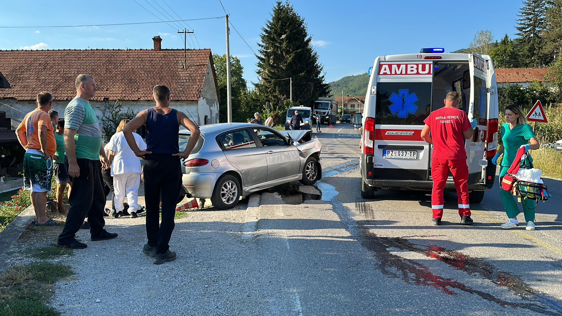 Silovit sudar kod Požege, jedno lice teško povredjeno: Ovo su slike sa lica mesta, oba vozila smrskana (FOTO)(VIDEO)