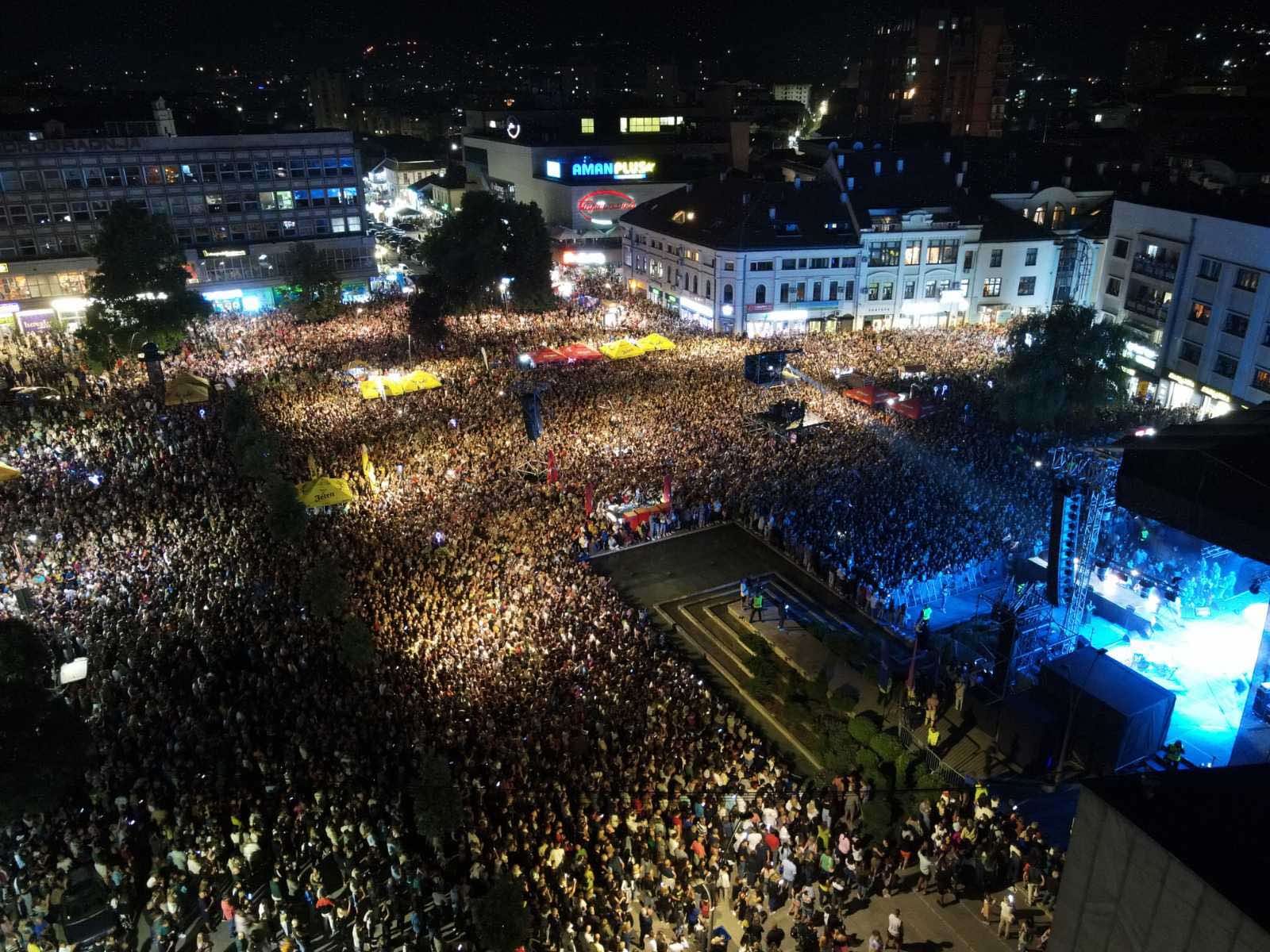 Na koncertu Zdravka Čolića bilo preko 30.000 ljudi / foto: RINA