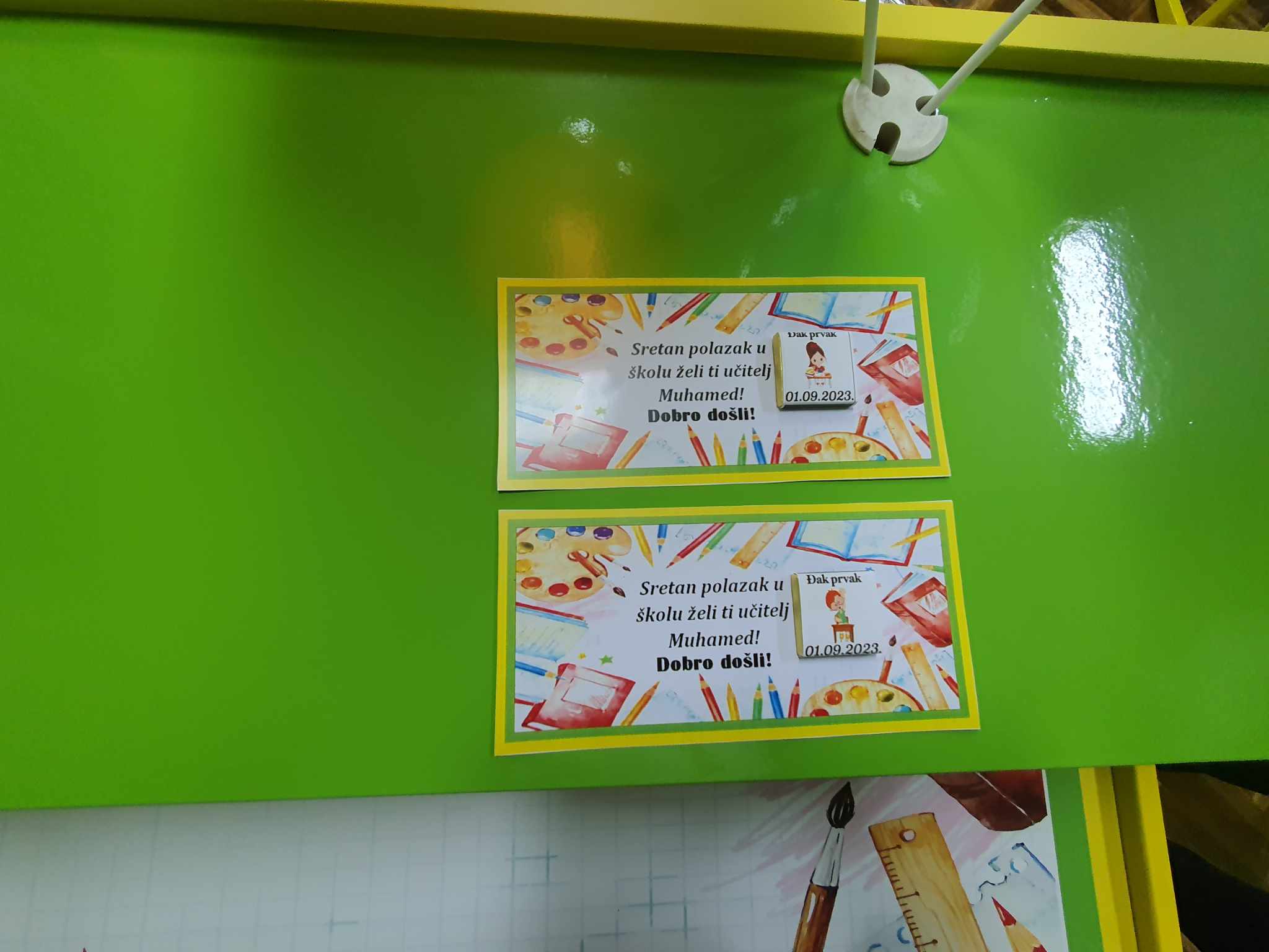 Muhamed iz Tutina je učitelj car: Samoinicijativno sredio učiniocu za svoje đake - sredio parket, okrečio zidove, ukrasio klupe i postavio ormariće da deca "ne vuku" na leđima rančeve od 15 kilograma (FOTO)