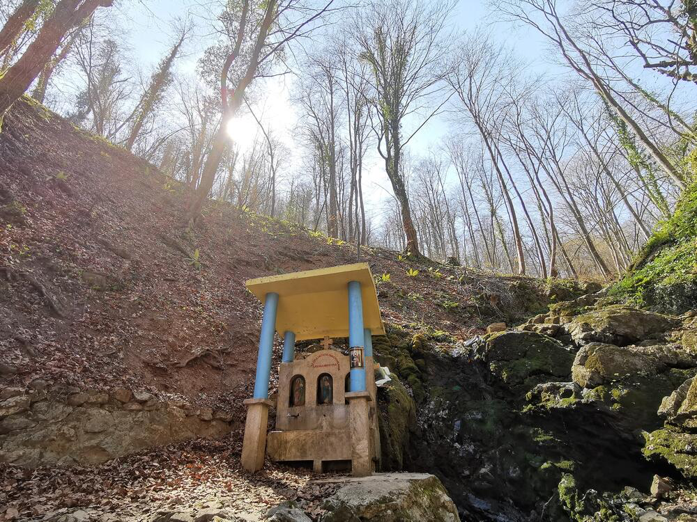 Slepa devojčica je progledala, kad su je doveli do ove srpske svetinje: Manastir Stjenik na planini Jelici mesto gde su se desila mnoga iscelenja i čuda (FOTO)