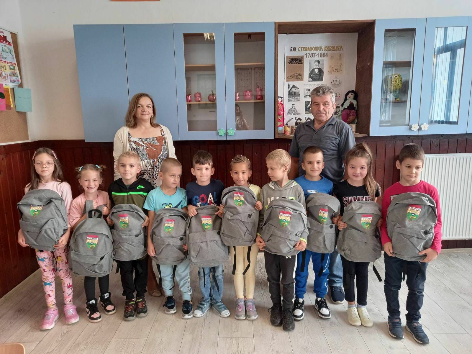 Lepi pokloni uručeni dragačevskim mališanima za početak škole / foto: RINA