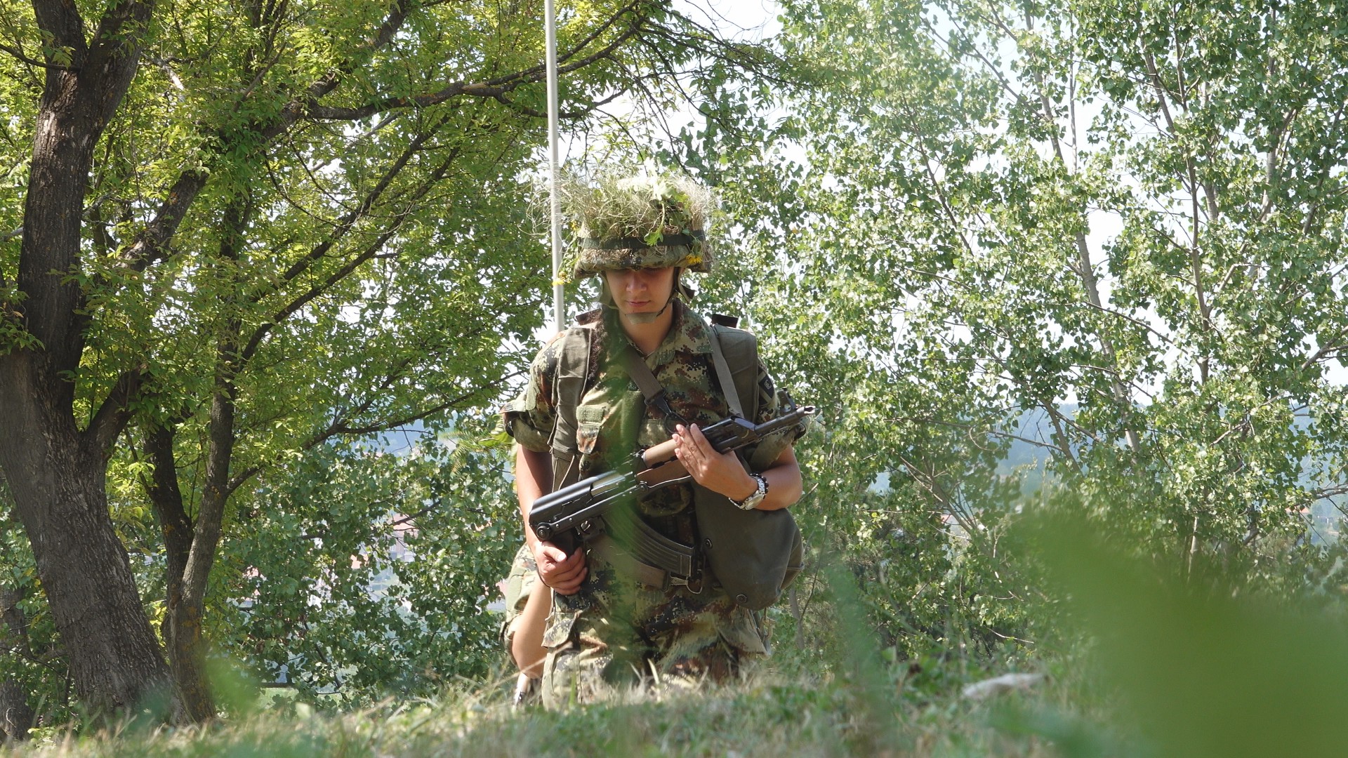 Putovanja zamenila puškom i uniformom: Dajana je ponosni vojnik Srbije, na dobrovoljno služenje vojnog roka sada se prijavljuje više devojaka nego momaka (FOTO)