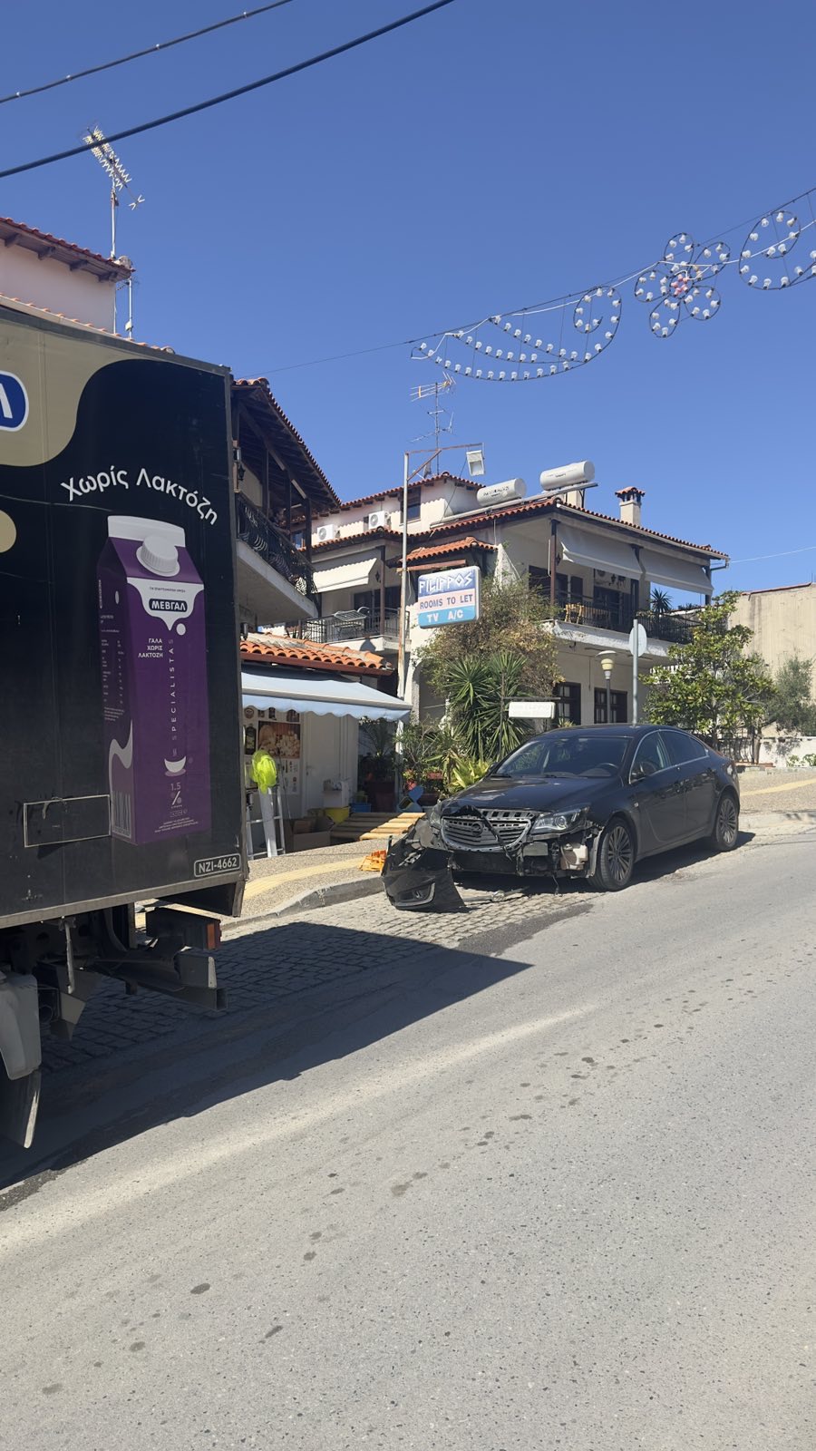 Grk mu kamionom razlupao automobil na parkingu: Filipa iz Čačka zadesila noćna mora na odmoru, ali način na koji se sve rešilo ga je potpuno iznenadio (FOTO)