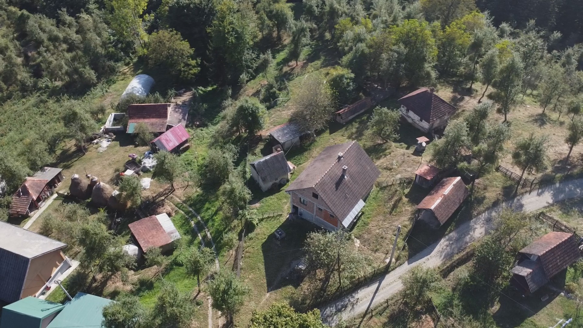 Tuga kod Kosjerća, vodu donose u flašama kako bi se okupali / foto: RINA