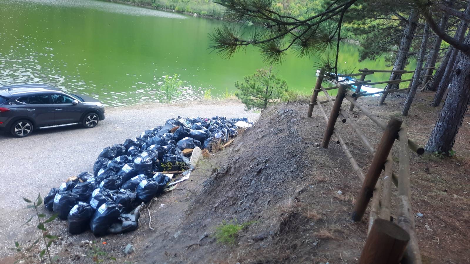 Vredni ekolozi izvukli 200 vreća plutajućeg smeća iz Lima / foto: RINA