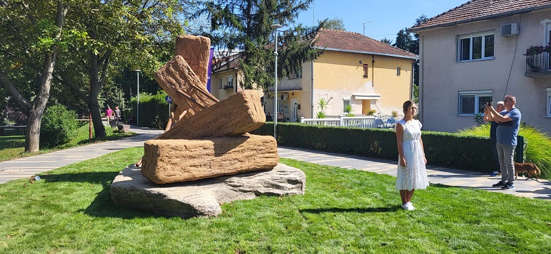 Monumentalna skuptura "Raspon u tenziji" otkrivena u Čačku / foto: RINA