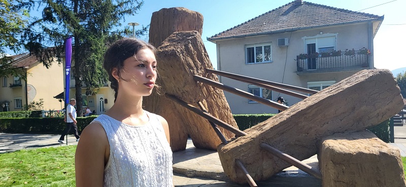 Ostvarena želja Olge Jevrić, prve žene vajarke u SANU: Monumentalna skulptura "Raspon u tenziji" otkrivena u Čačku, prvi put postavljena u javnom prostoru (FOTO)