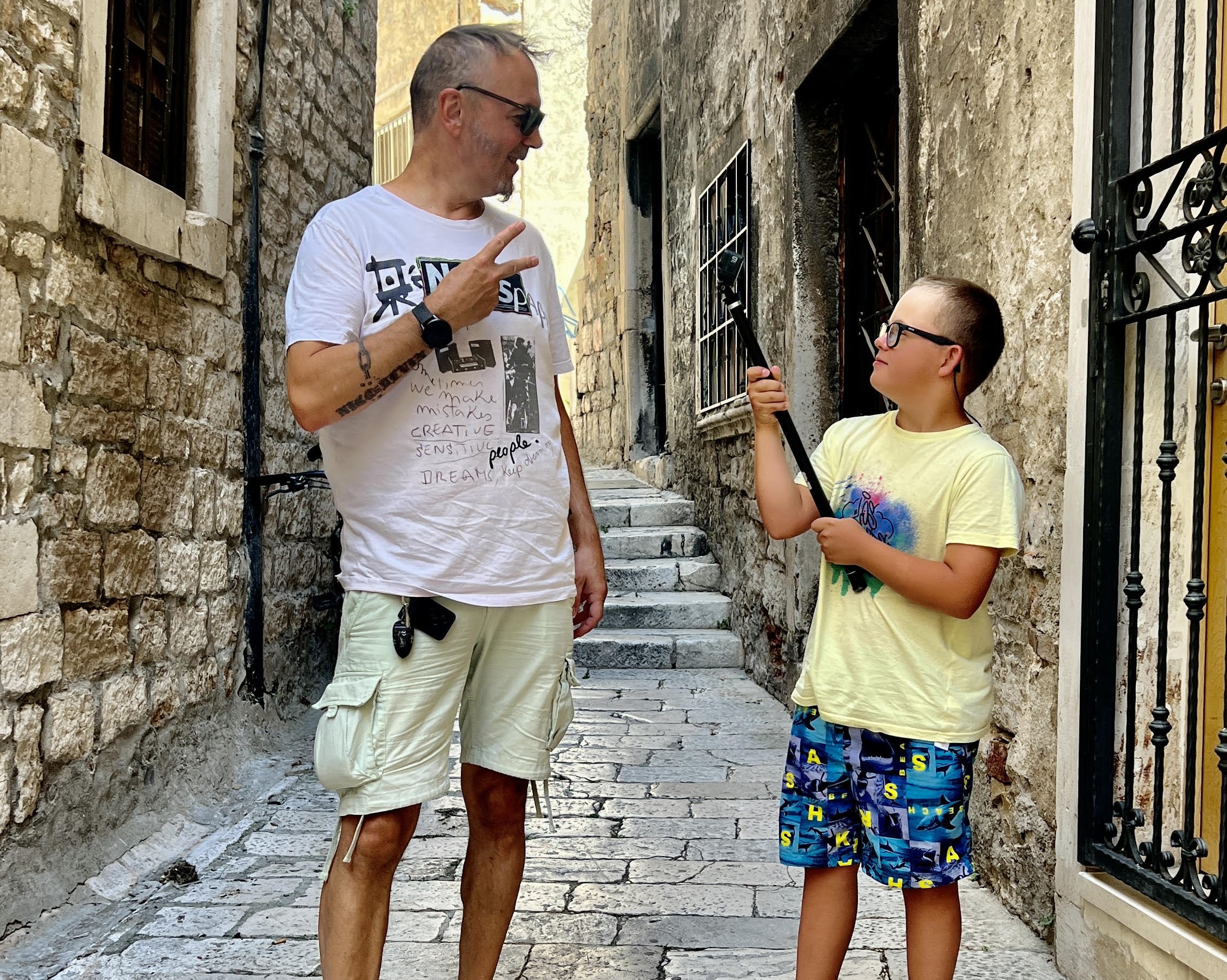 Luka ima 12 godina i Daunov sindrom, ali njegova porodica učinila je sve da on danas bude srećno dete / foto: Privatna arhiva