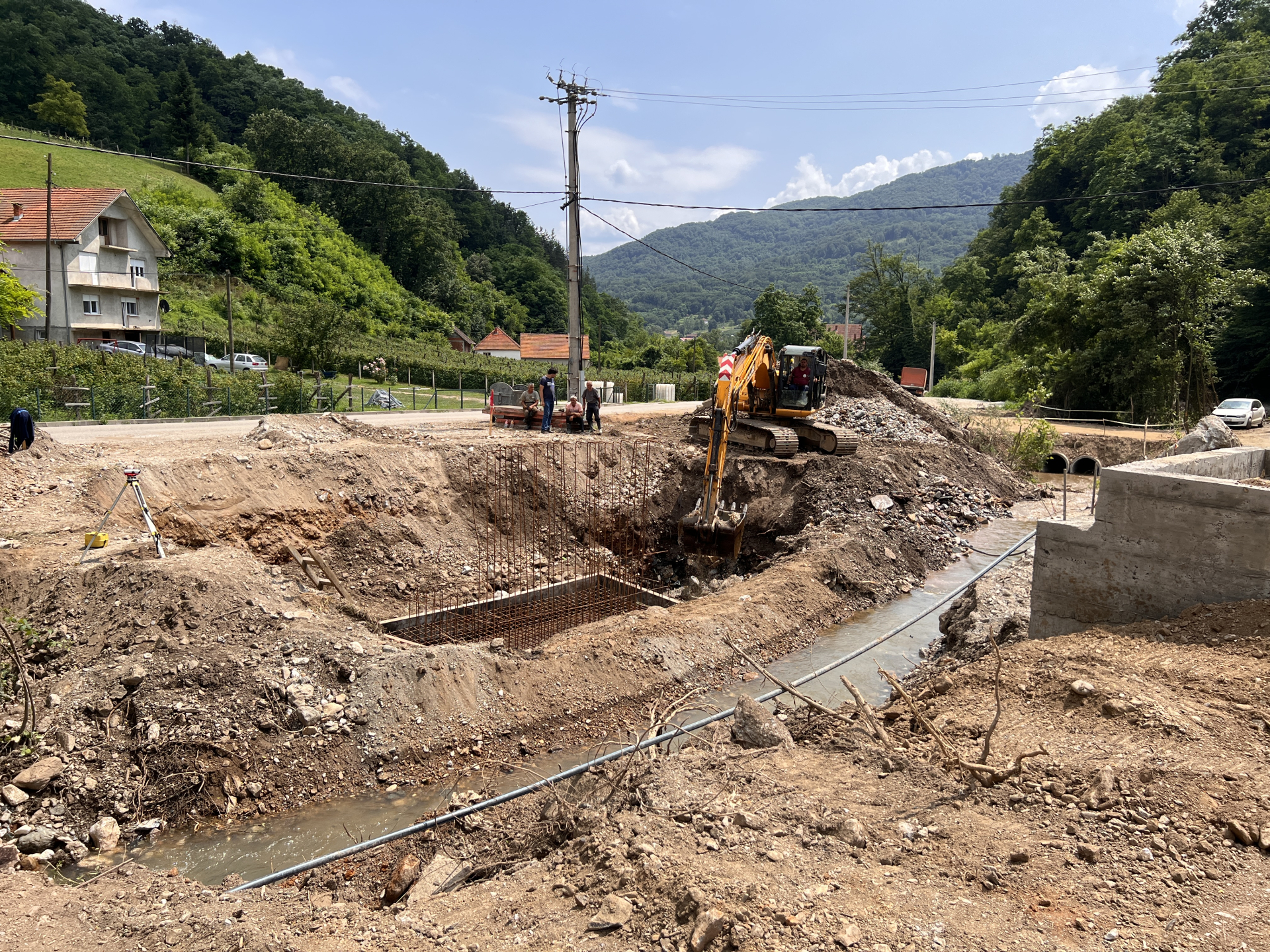 Meštani Ljubovije dobili novi most na Krupinskoj reci i asfaltirani put / foto: RINA, Mile Stančić