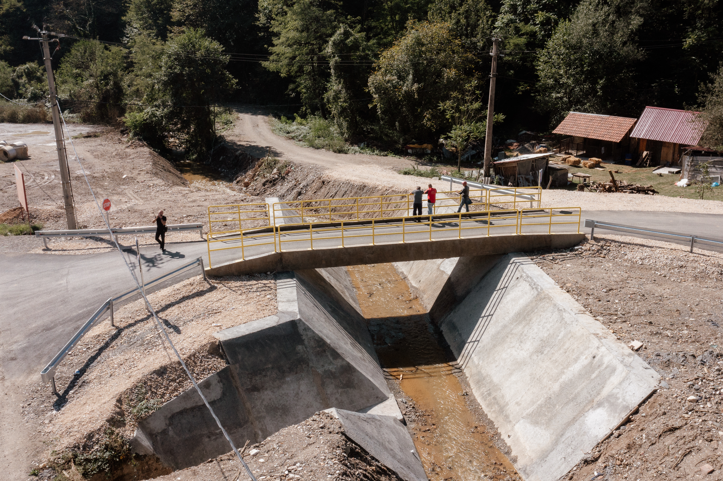 Meštani Ljubovije dobili novi most na Krupinskoj reci i asfaltirani put / foto: RINA, Mile Stančić