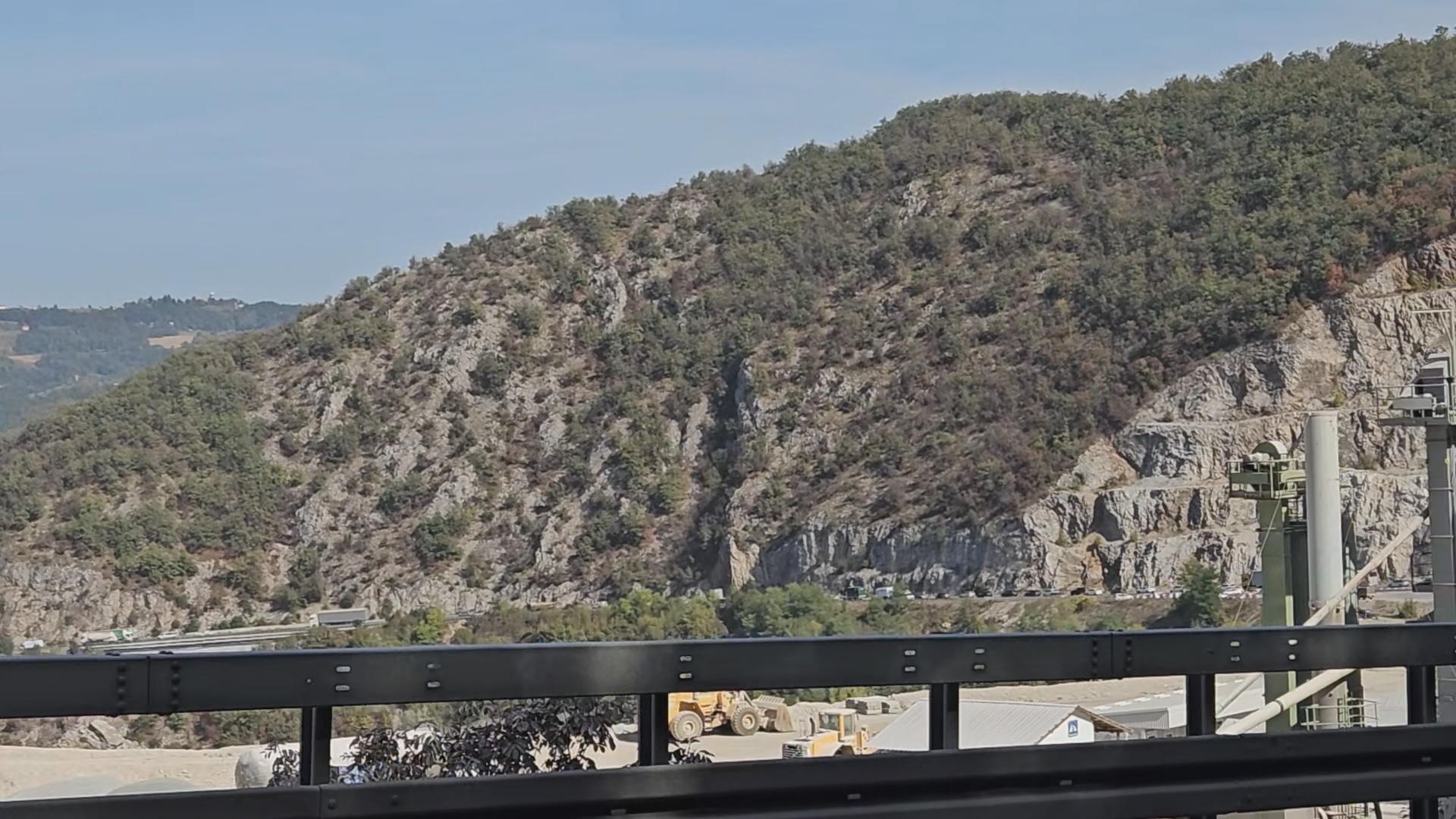 Kolaps na magistrali kod Užica, formirana kilometarska kolone vozila: Vozači čekaju duže od pola sata, a uzrok gužvi su - radovi na putu (FOTO)(VIDEO)
