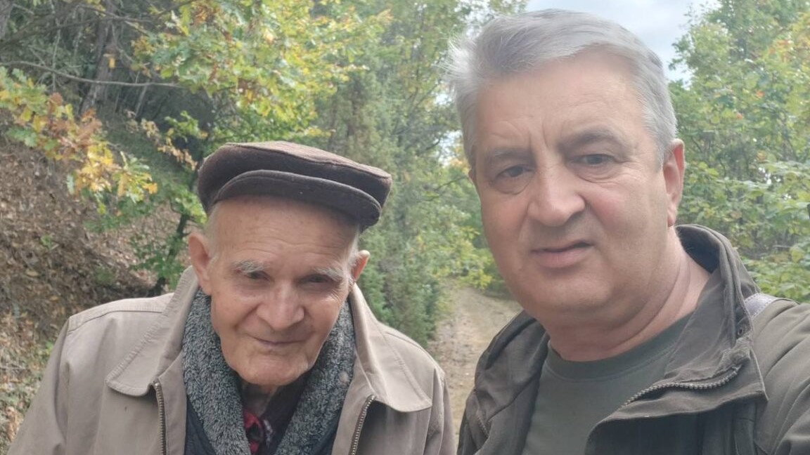 Deda Milan je živa legenda Prijepolja: On je čovek sa puškom na ruci, osmehom na licu u desetoj deceniji života i jedan od najstarijih lovaca u Srbiji (FOTO)