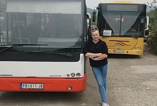 Svi su bili iznenađeni kad su za volanom ugledali nju: Gorica jedina žena koja vozi gradski autobus u Prijepolju, ona je od onih koje ruše sve predrasude (FOTO)