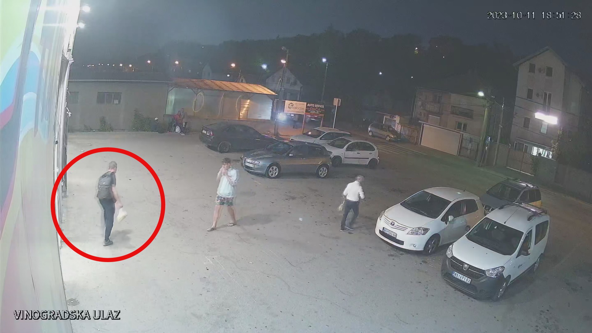 Lopov bez pardona ukrao novčanik pun novca i pobegao: Žena iz Čajetine krenula na put pa ostala i bez para i dokumenata u Surčinu, kamere sve zabeležile (VIDEO)