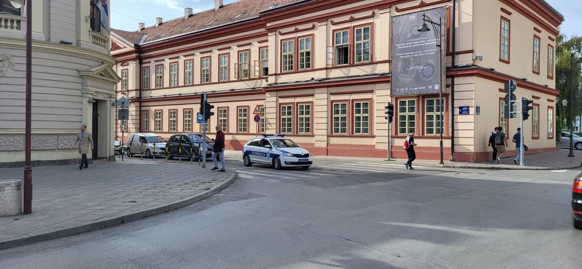 Incident u centru Čačka: Preseče gasovodna cev, na lice mesta stigli i vazrogasci-spasioci/ Foto: RINA