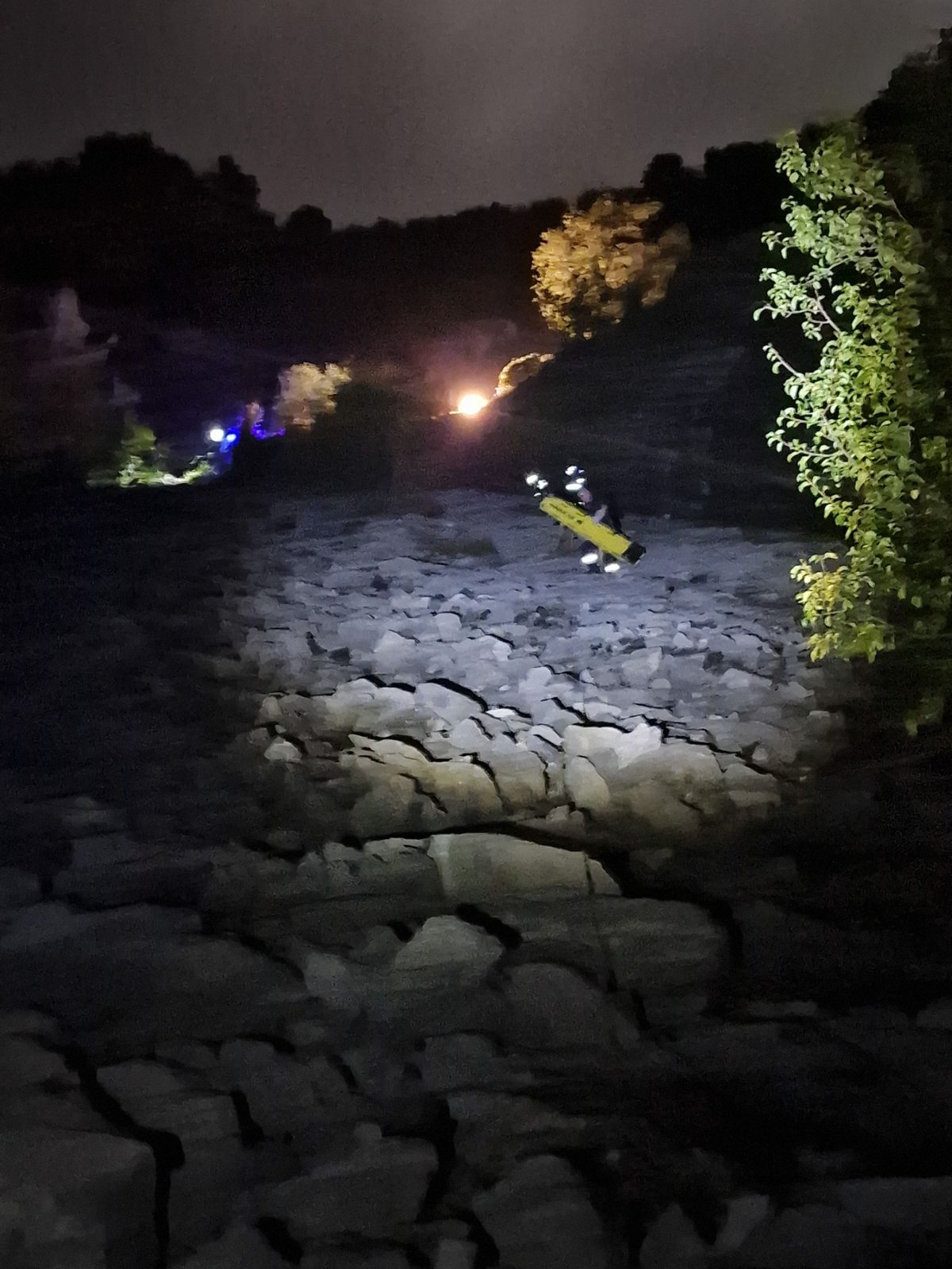 Hrabri vatrogasci spasioci izvukli vozača iz provalije duboke preko 150 metara / foto: Služba zaštite i spašavanja Cetinje