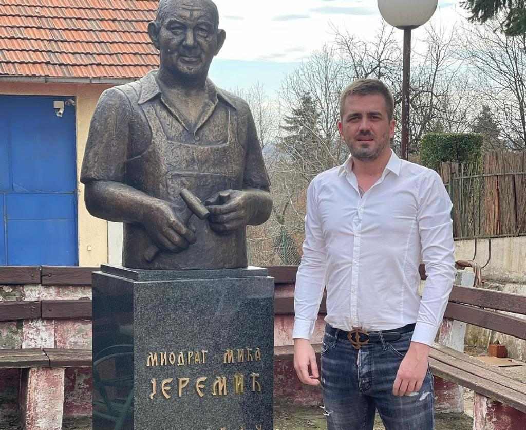 Slobodan zanat nasledio od oca i dede i od njega ne odustaje / foto: Privatna arhiva