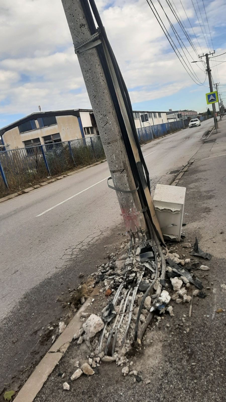 Bahato - zakucao se u banderu i pobegao sa lica mesta: Policajci u Čačku odmah pronašli vozača i oduzeli automobil (FOTO)