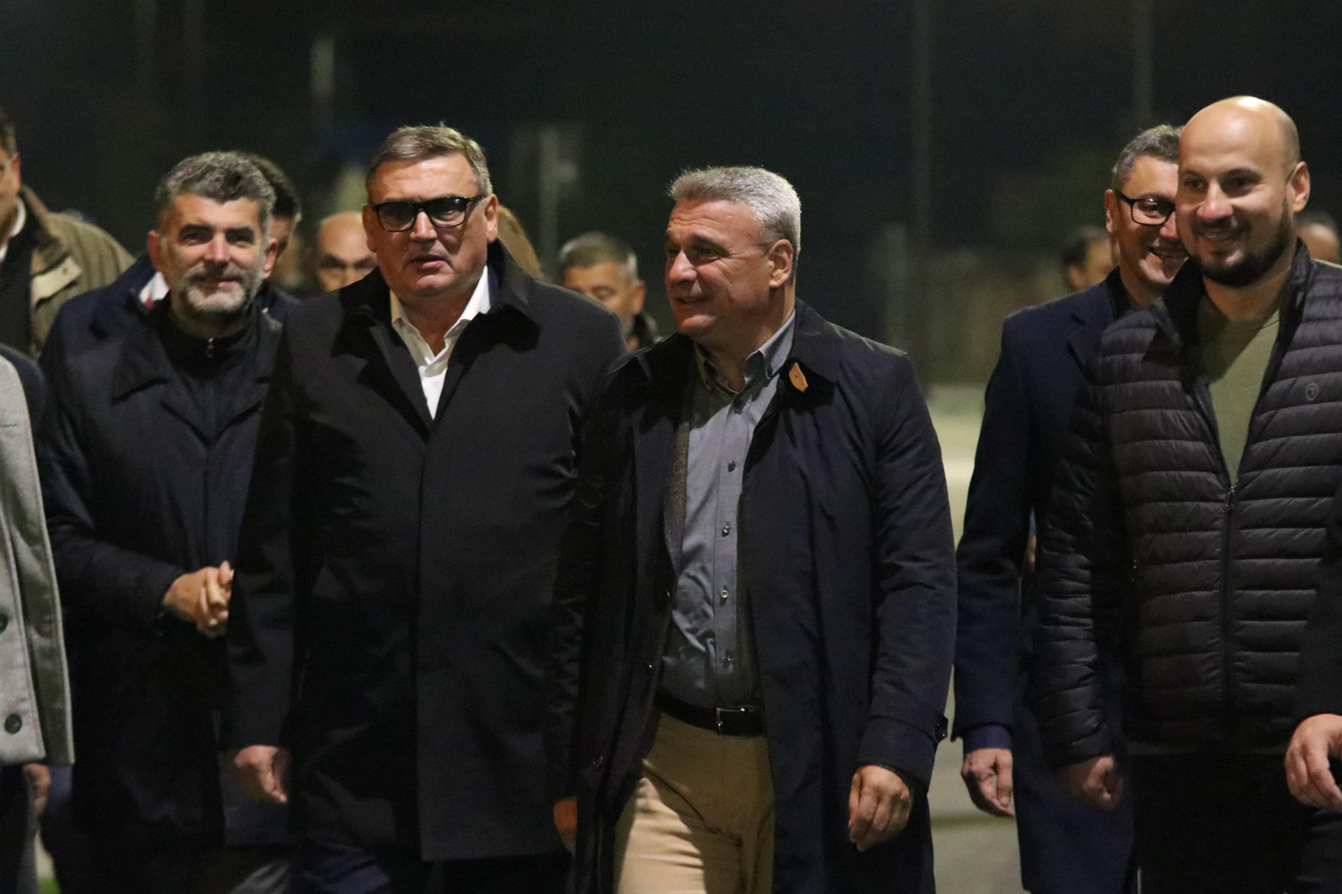 Čačak dobio svoj Šan Zelize, srpski grad sija skoro kao Pariz: Puštena u saobraćaj još jedna deonica Bulevara vojvode Putnika, ovo će biti spas za građane od saobraćajnih gužvi (FOTO)