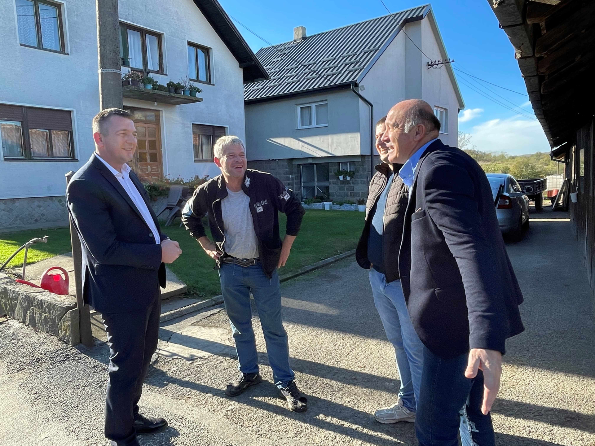 Marinkovići iz Donje Vrbave su domaćini za primer/ Foto: Kabinet predsednik opštine