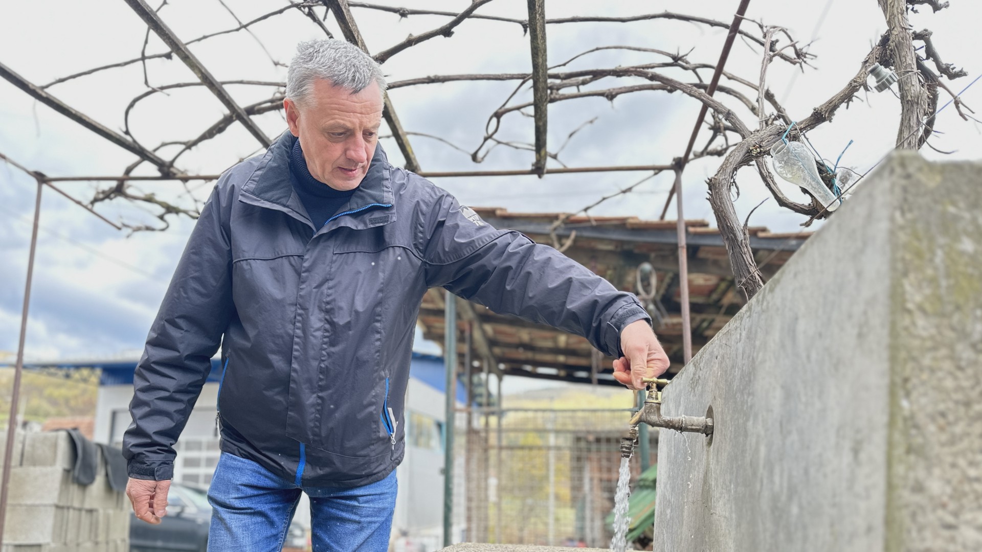 Crvenim slovima upisaćemo ovaj dan u naše kalendare: Stigao spas za meštane dragačevskog sela Lisice, 6o domaćinstva priključeno na sistem vodosanbdevanja Rzav (FOTO)