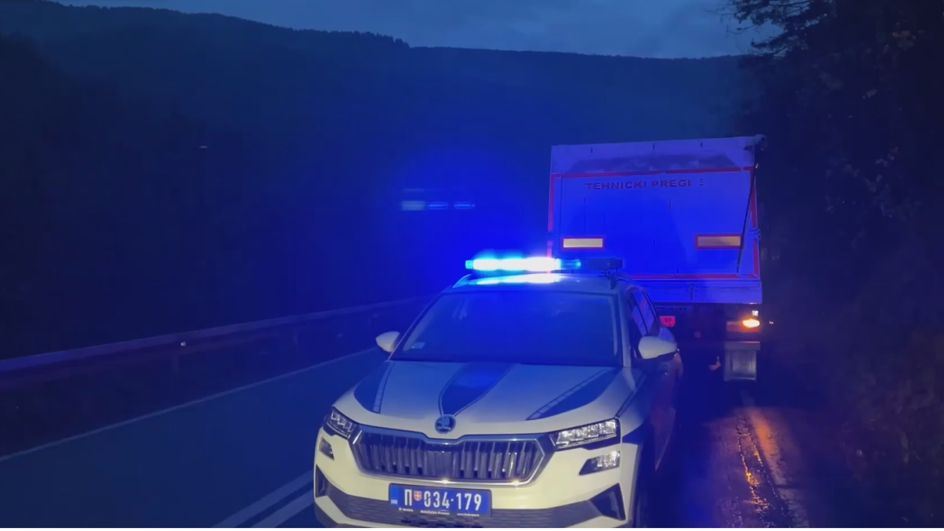 Formirana kolona duga sedam kilometrara u mestu Polumir/ Foto: RINA