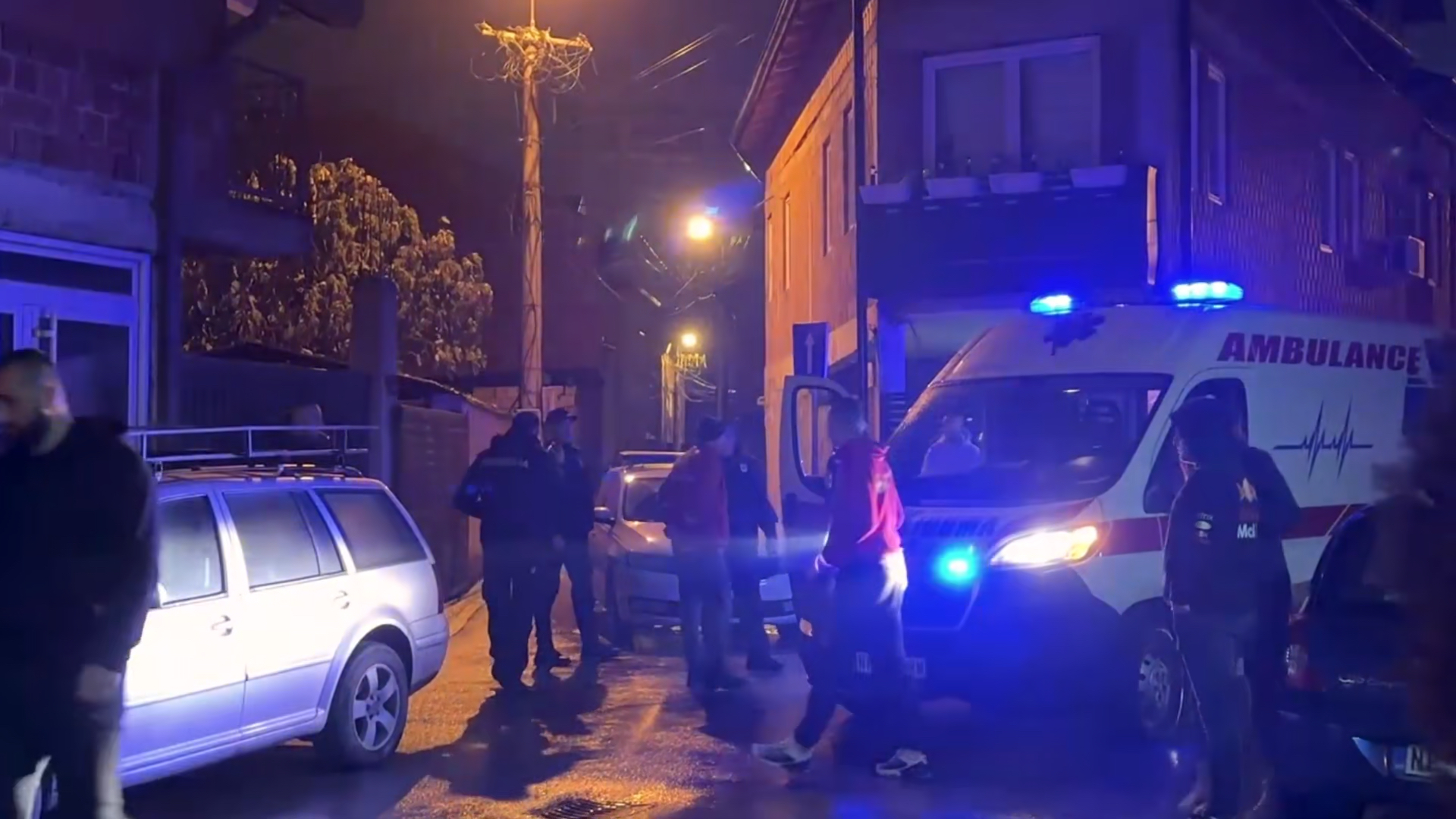 Požar u stanu u kom je pre nekoliko dana pronađeno beživotno telo žene: Drama u centru Novog Pazara, vatrogasci u poslednji čas spasili čoveka (FOTO)(VIDEO)