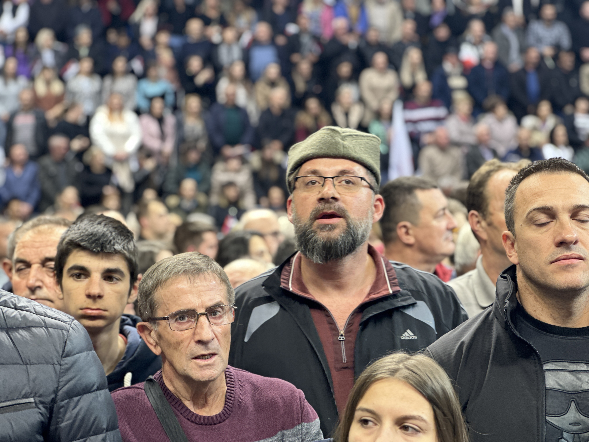 Puna hala u Kraljevu, atmosfera dovedena do usijanja kad je ušao Vučić / foto: RINA