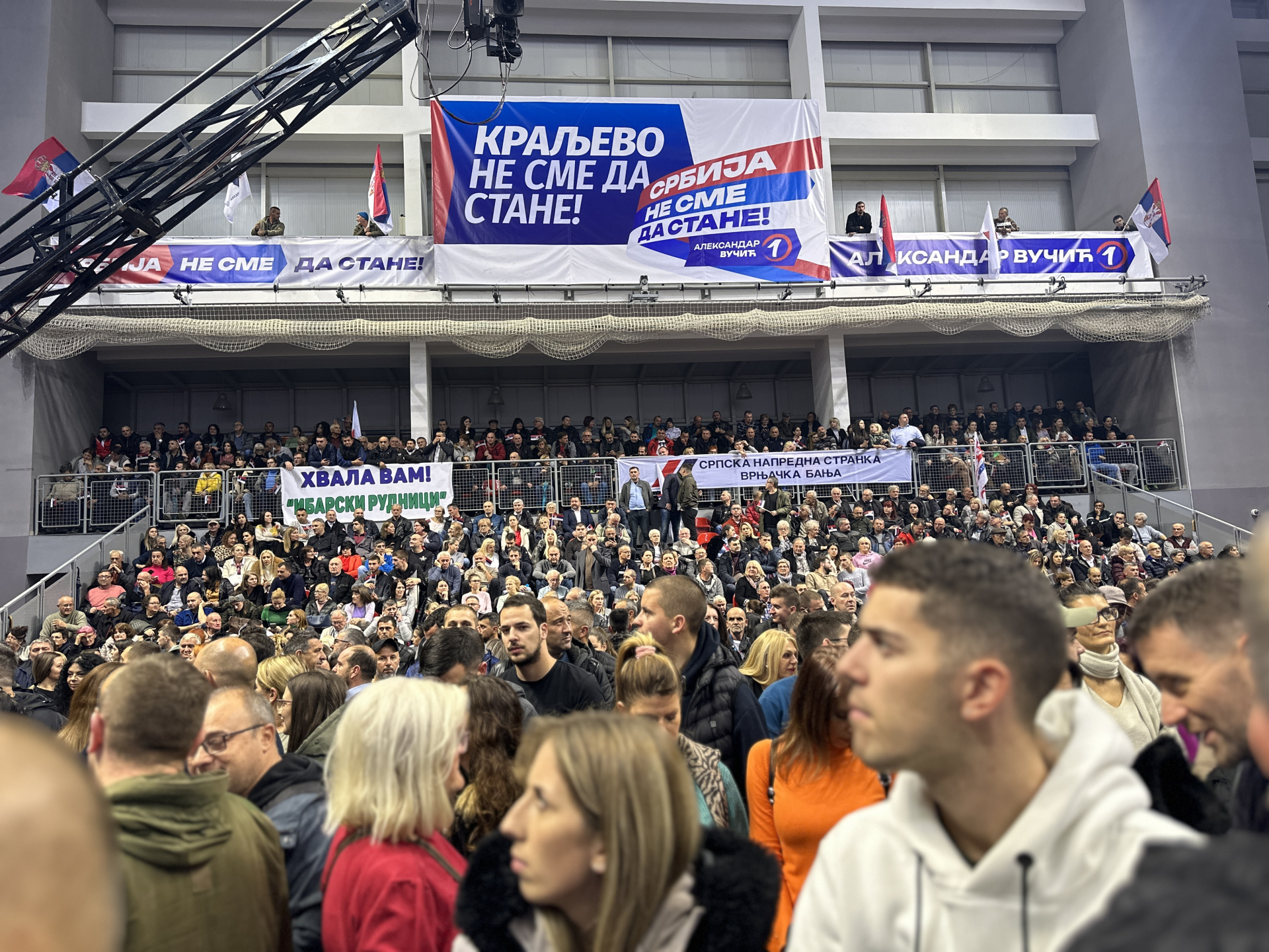 Puna hala u Kraljevu, atmosfera dovedena do usijanja kad je ušao Vučić / foto: RINA