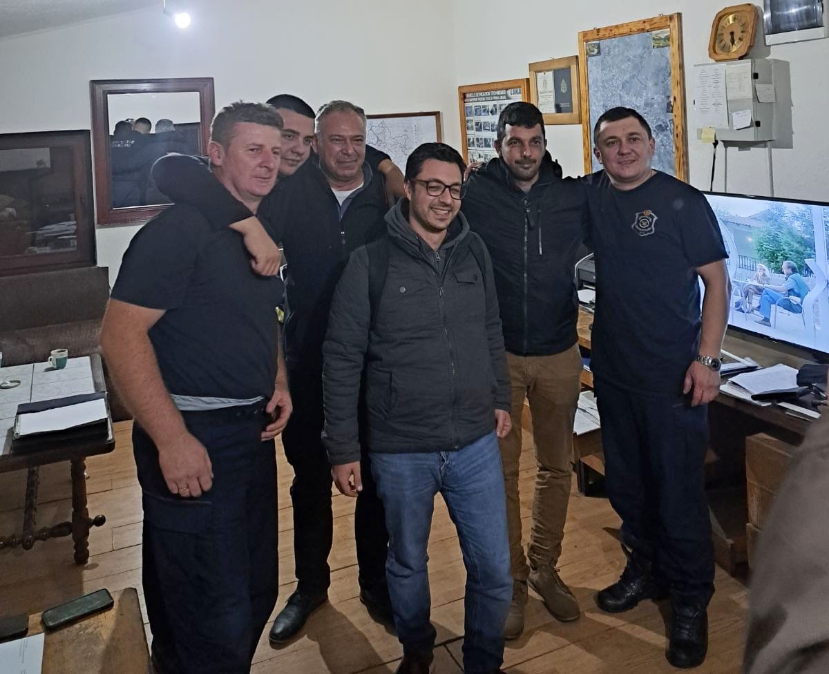 Oni su pravi heroji snežne stihije, akcija trajala više sati: Spasili zarobljene putnike u Sjenici, navigacija ih odvela na pogrešan put/ Foto: MUP